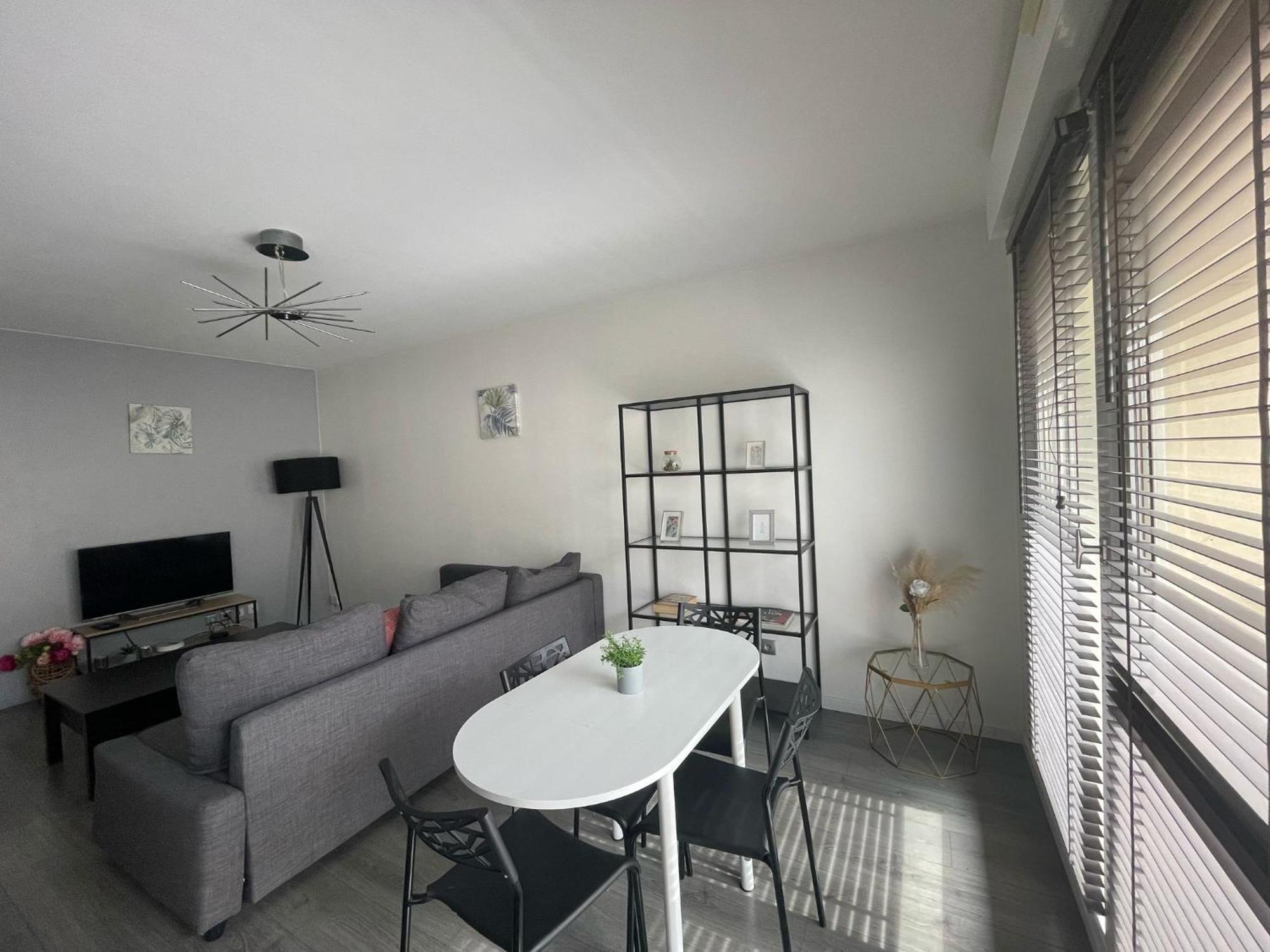 & Cosy, Charcot- Wifi - Lave Linge - Balcon - Parking